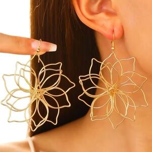 Hollow out design dangle flower Earrings